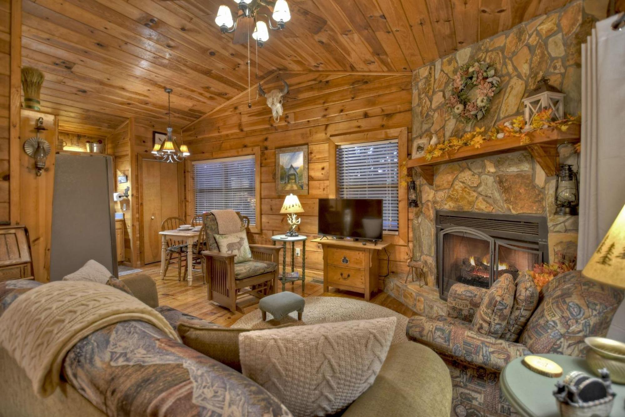 Hygge Haus Rustic Charm Cozy Beds And A Serene Location Ellijay Exterior foto