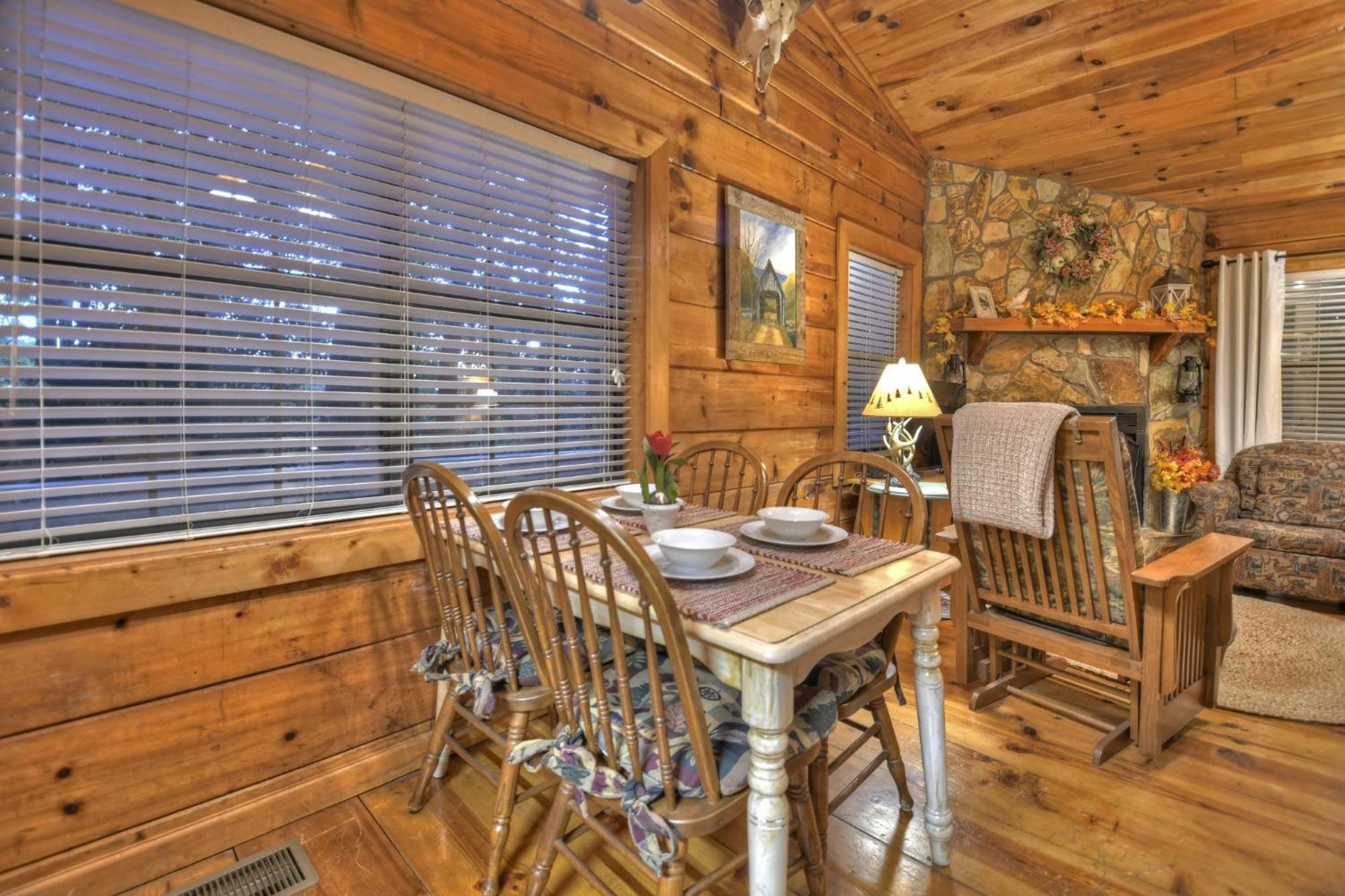 Hygge Haus Rustic Charm Cozy Beds And A Serene Location Ellijay Exterior foto